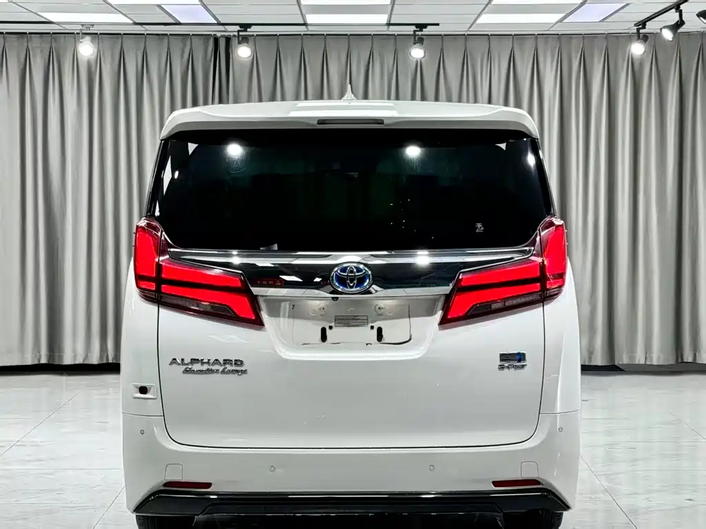 Toyota Alphard — миниатюра 9