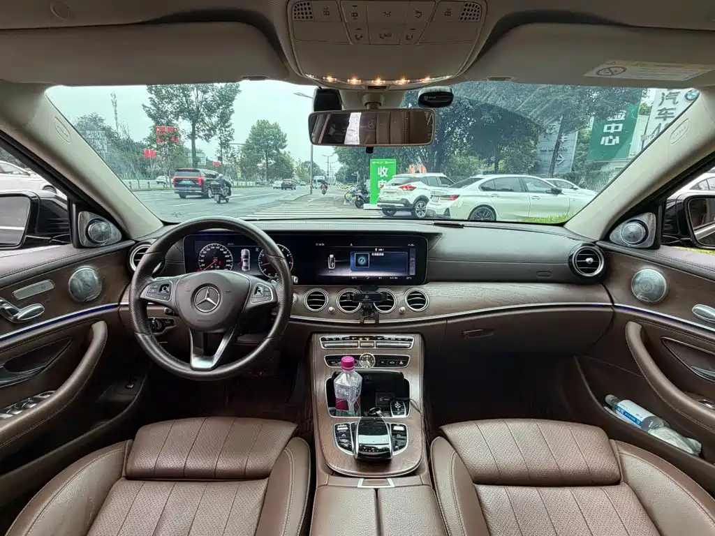 Mercedes-Benz E-Class — миниатюра 13
