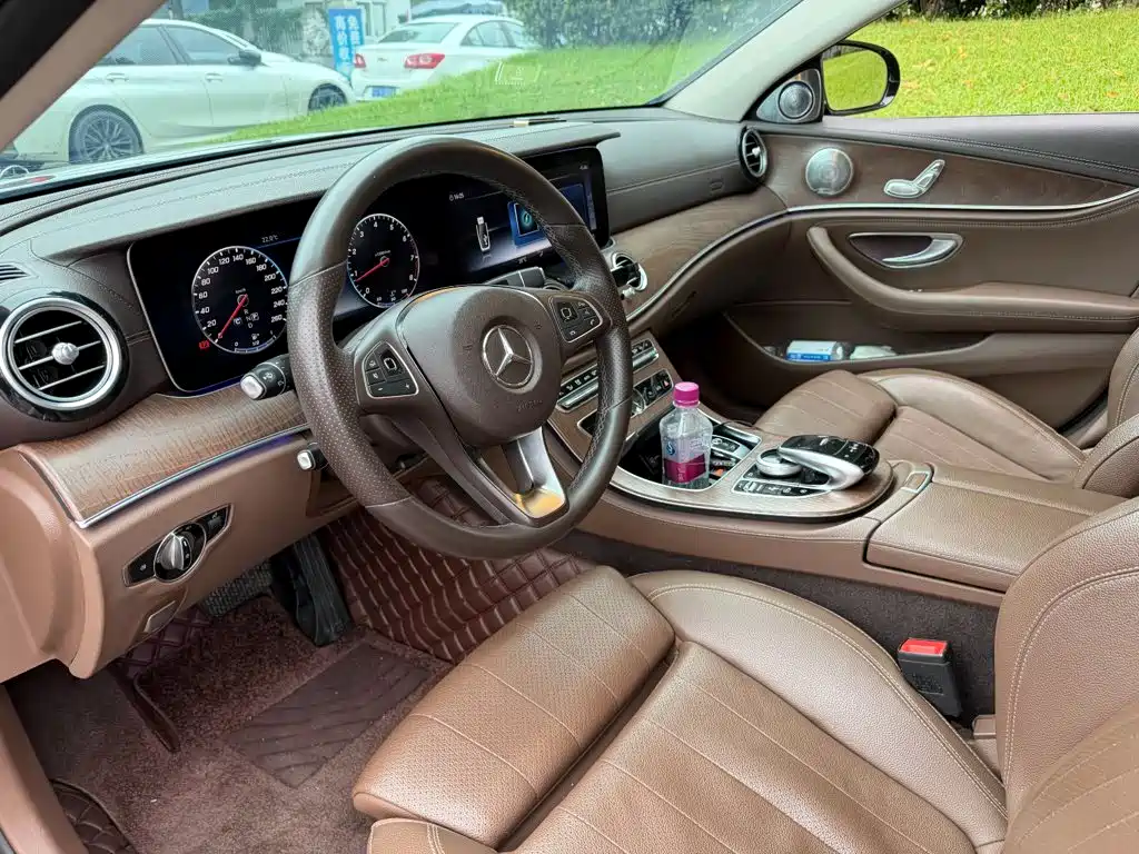 Mercedes-Benz E-Class — миниатюра 7