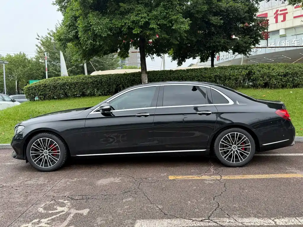 Mercedes-Benz E-Class — миниатюра 3