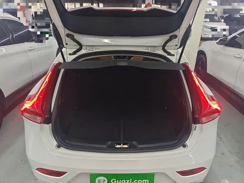 Volvo V40 — миниатюра 15