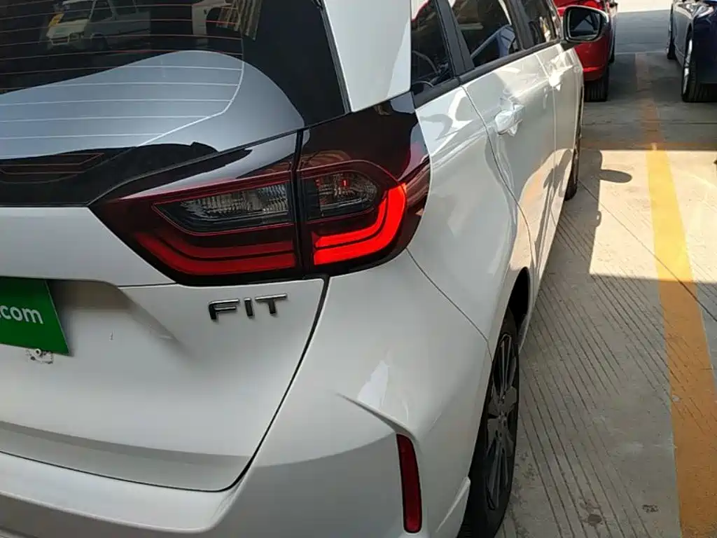 Honda Fit — миниатюра 8