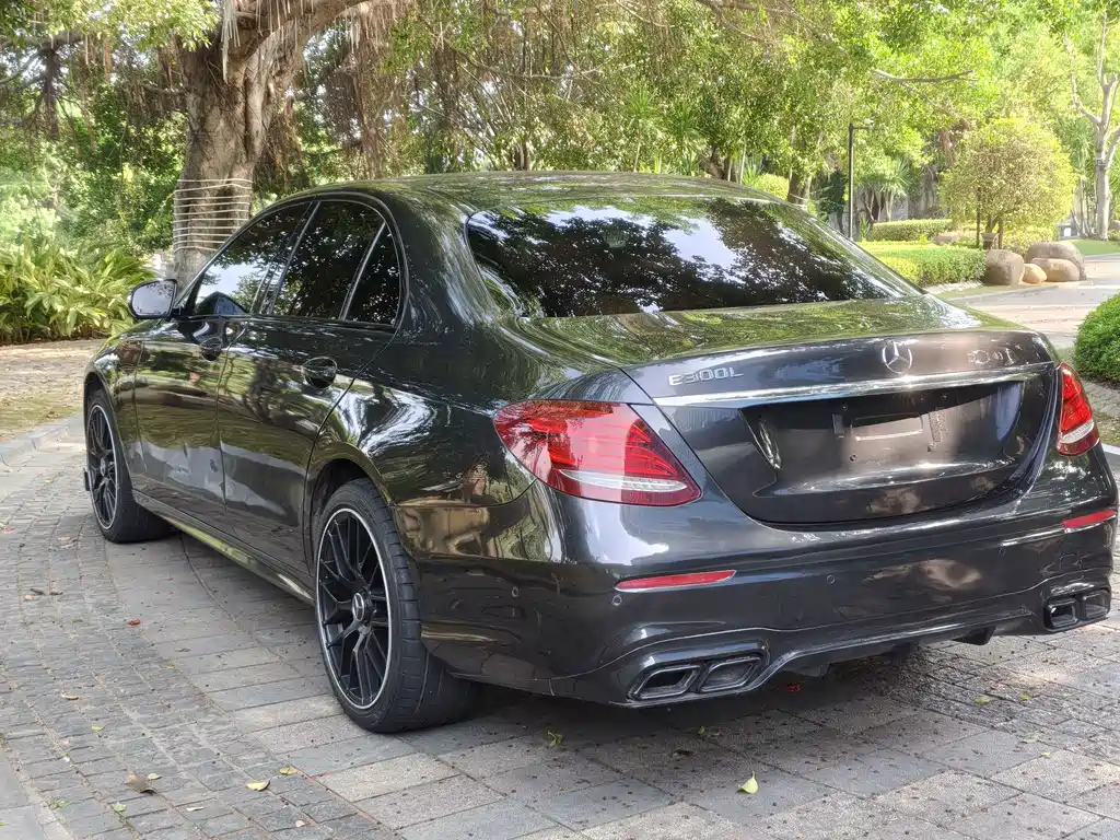Mercedes-Benz E-Class — миниатюра 8