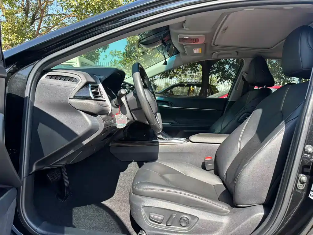 Toyota Camry 2019 2.0G Luxury
