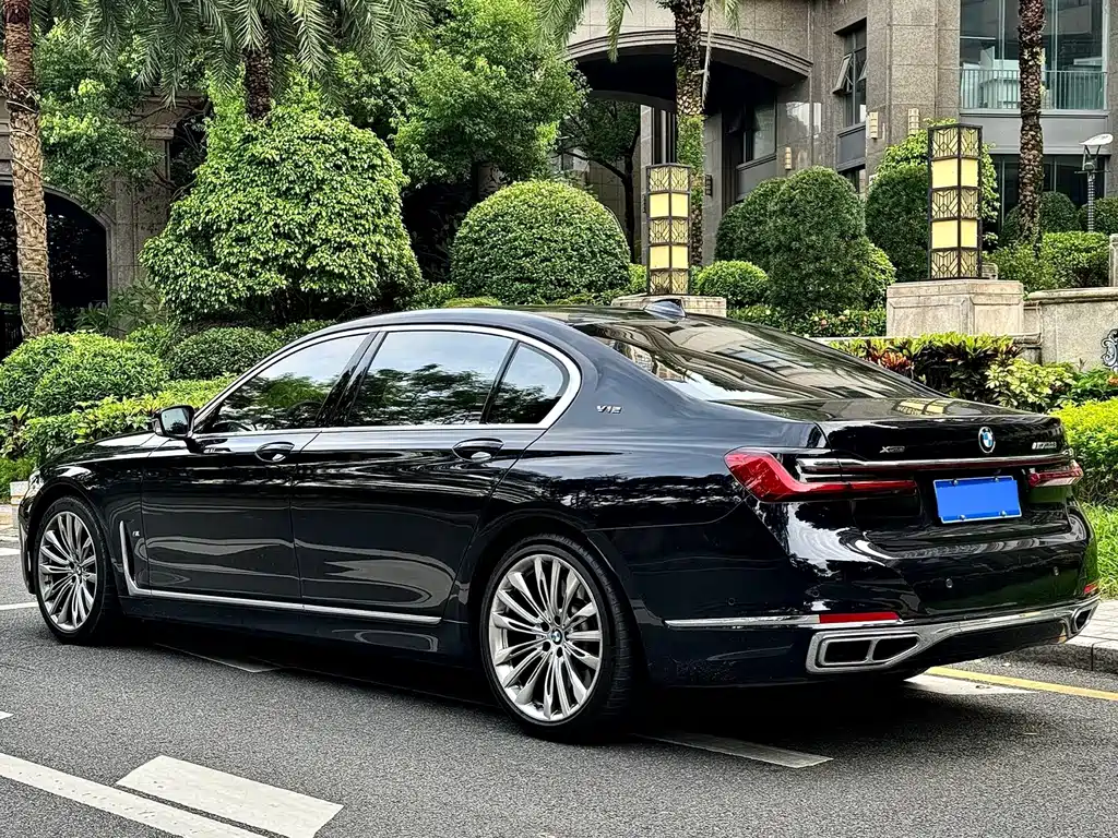 BMW 7 Series — миниатюра 4