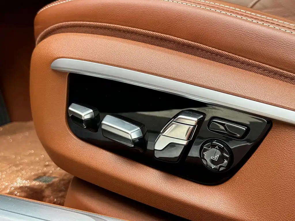 BMW 7 Series — миниатюра 17