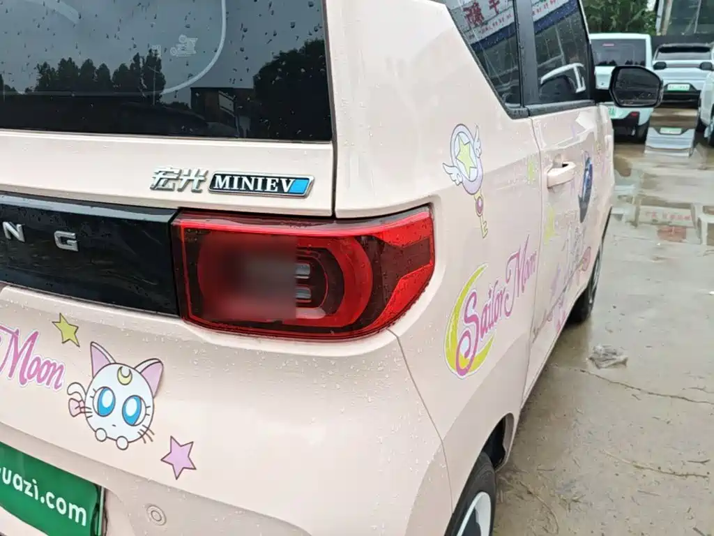 Wuling MINIEV — миниатюра 8