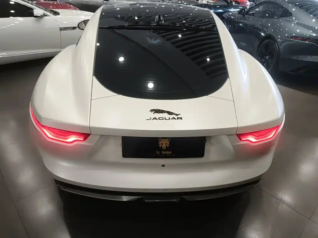 Jaguar F-Type 2024 P300 75