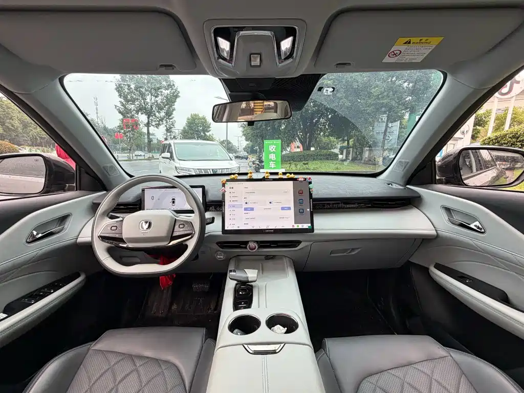 Changan UNI-Z New Energy — миниатюра 13