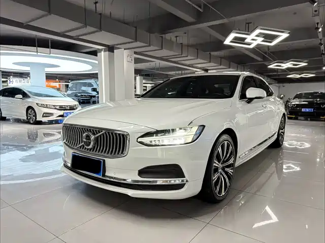 2022 Volvo S90