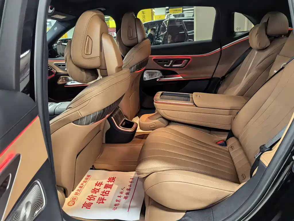 Mercedes-Benz E-Class — миниатюра 10