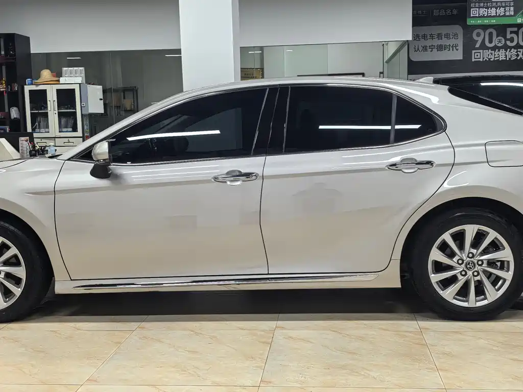 Toyota Camry — миниатюра 14