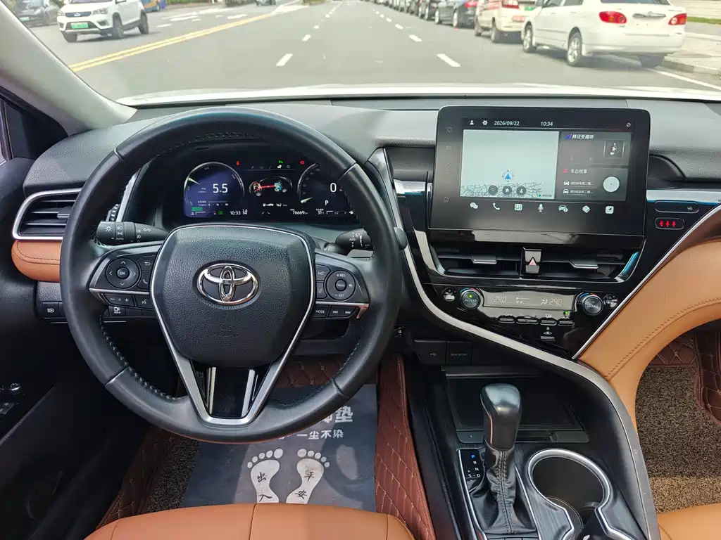 Toyota Camry — миниатюра 12