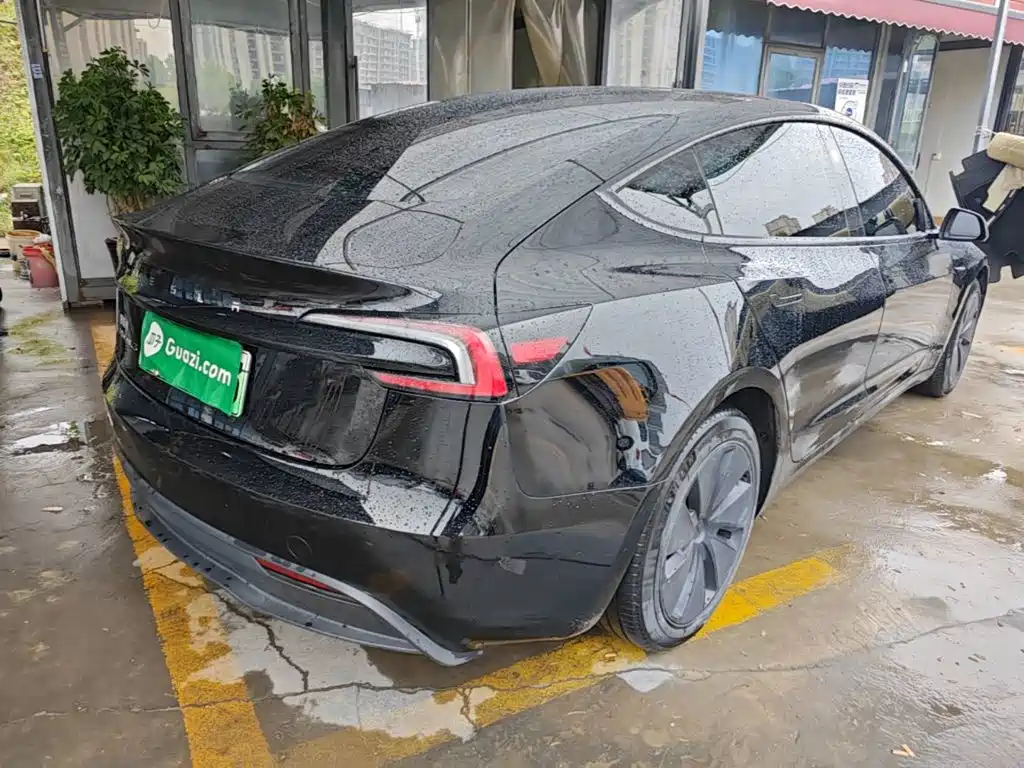 Tesla Model 3 — миниатюра 7