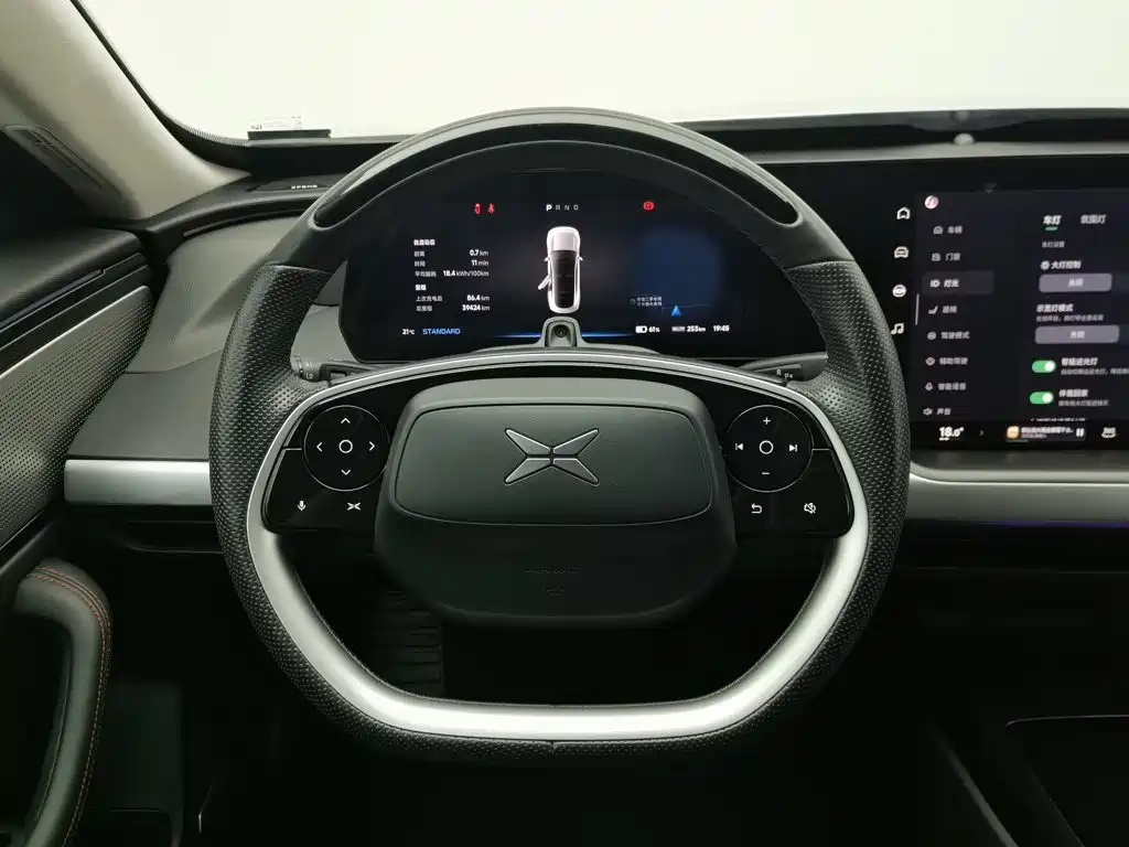 XPeng P7 — миниатюра 11