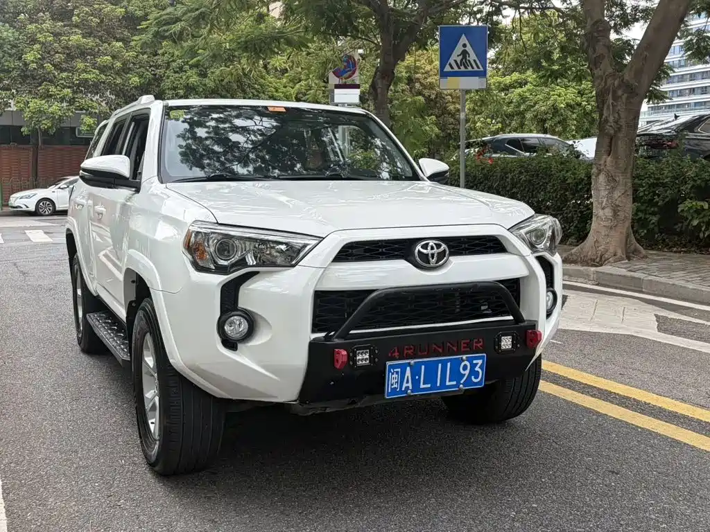 Toyota 4Runner — миниатюра 3