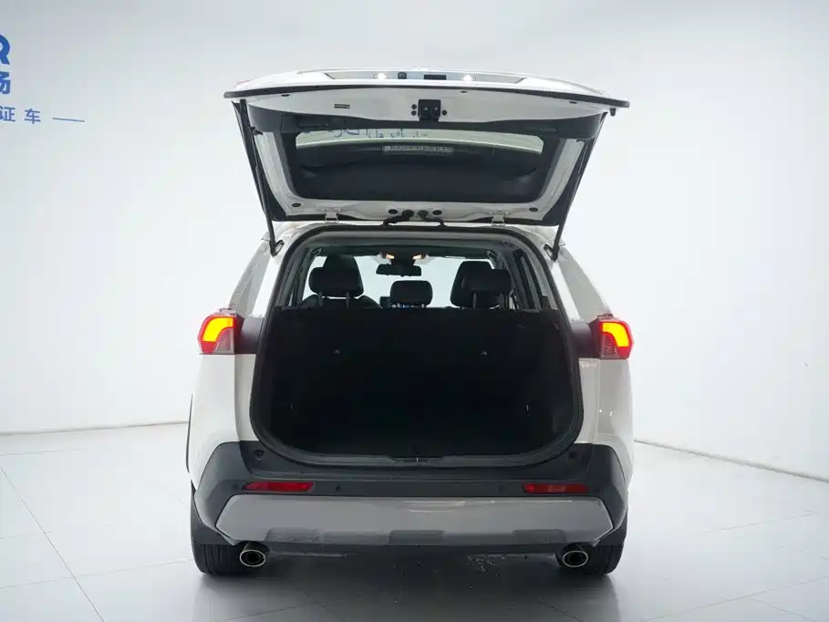 Toyota RAV4 — миниатюра 9