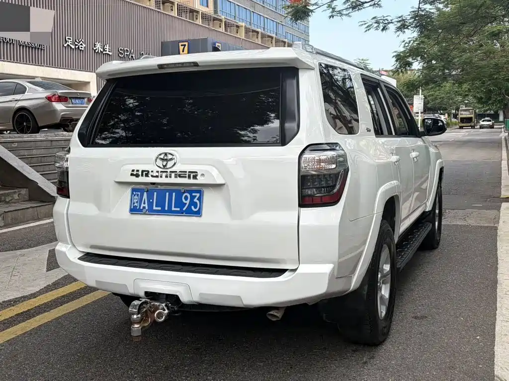 Toyota 4Runner — миниатюра 7