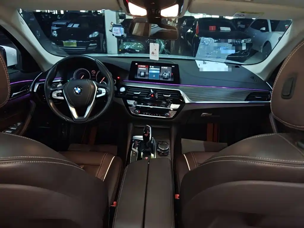 BMW 5 Series — миниатюра 10