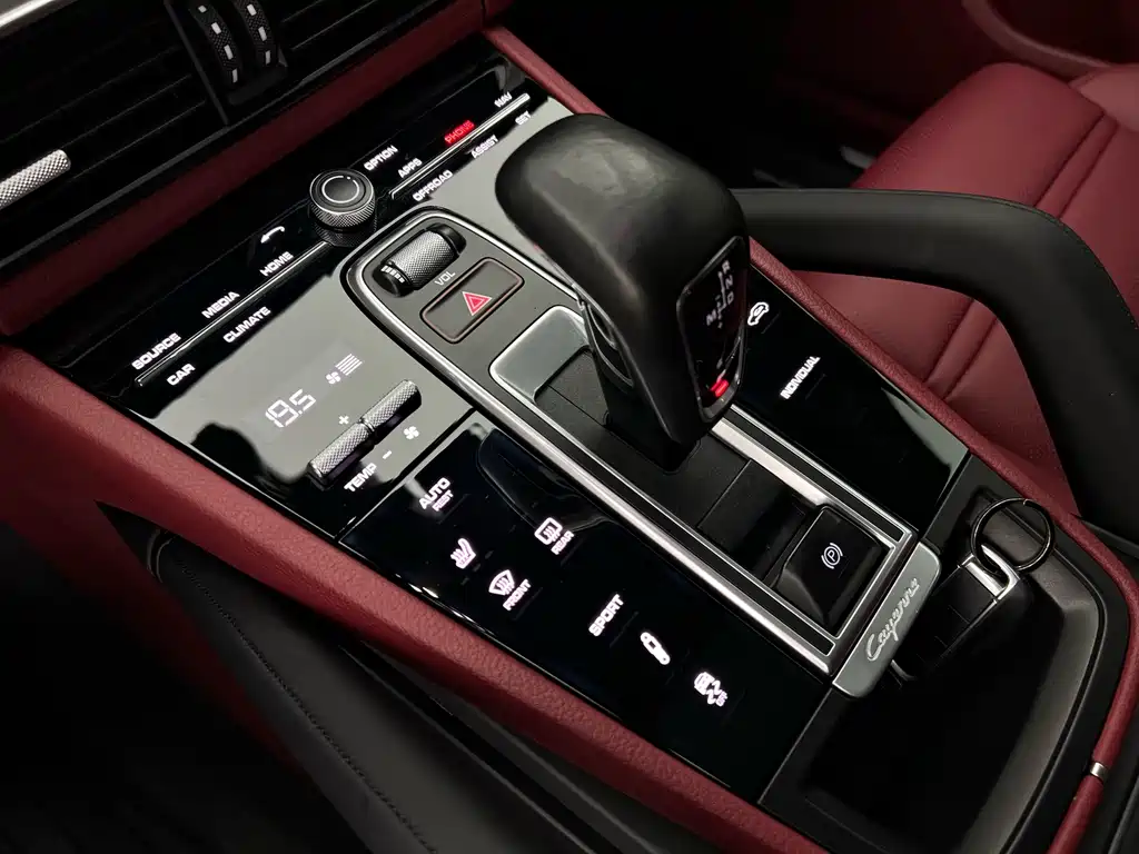 Porsche Cayenne — миниатюра 12