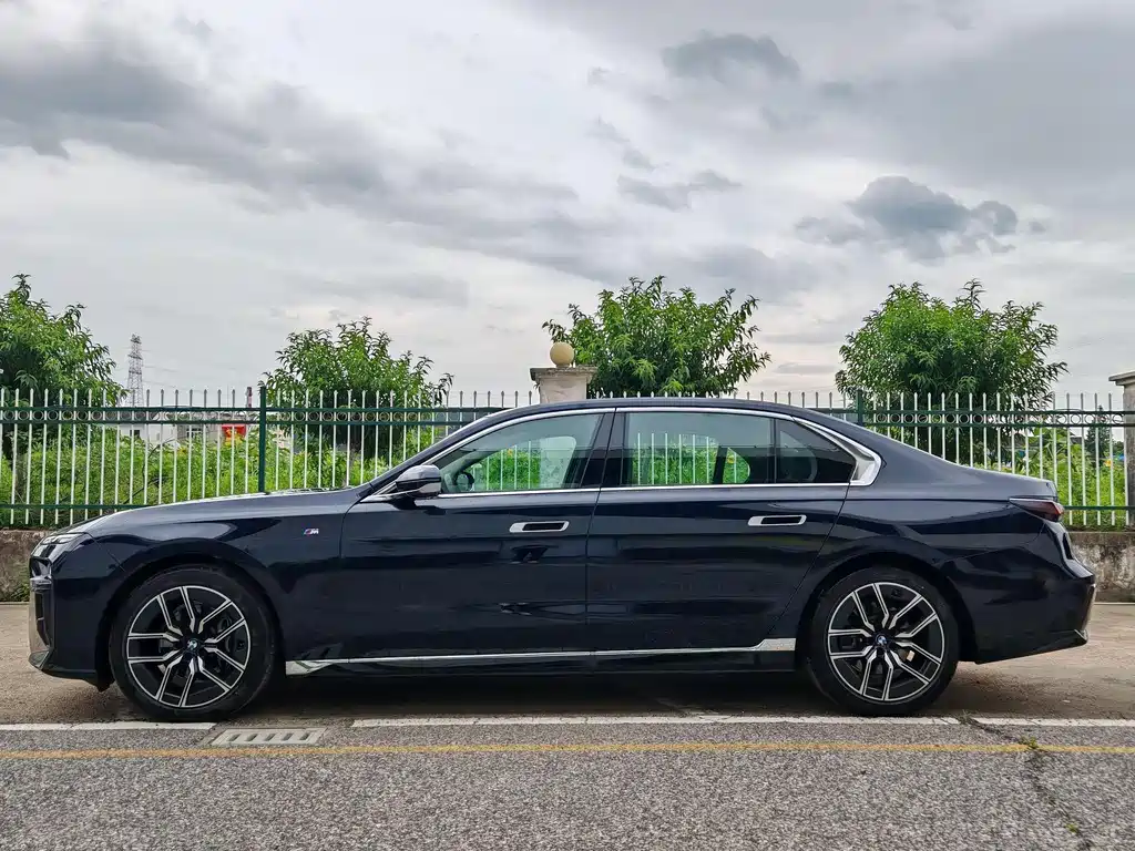 BMW 7 Series 7 2023 735Li M Sport