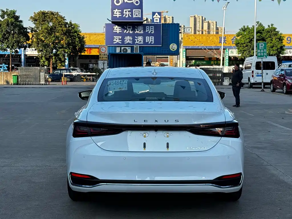 LEXUS ES