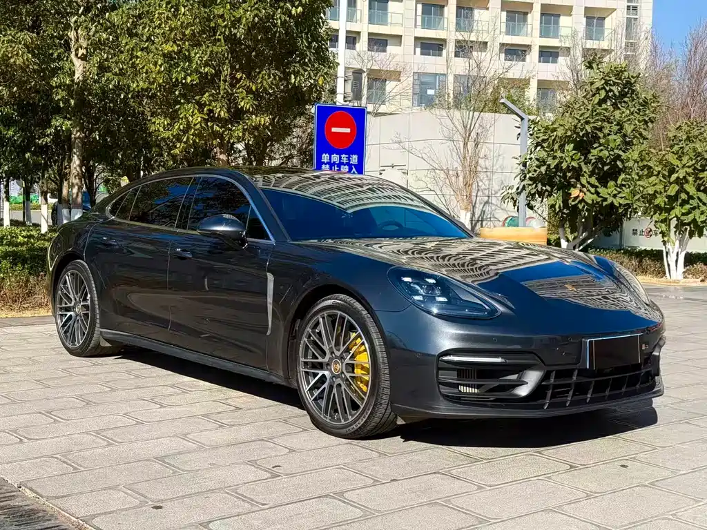 PORSCHE PANAMERA