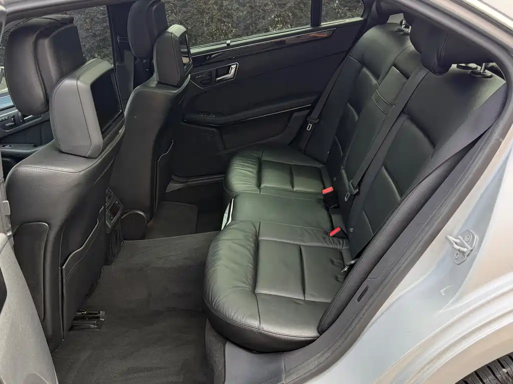 Mercedes-Benz E-Class — миниатюра 11
