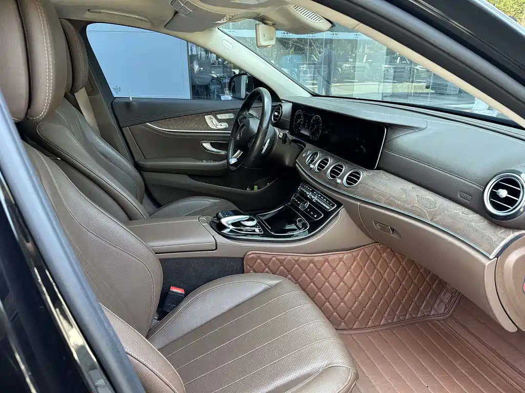 Mercedes-Benz E-Class — миниатюра 10