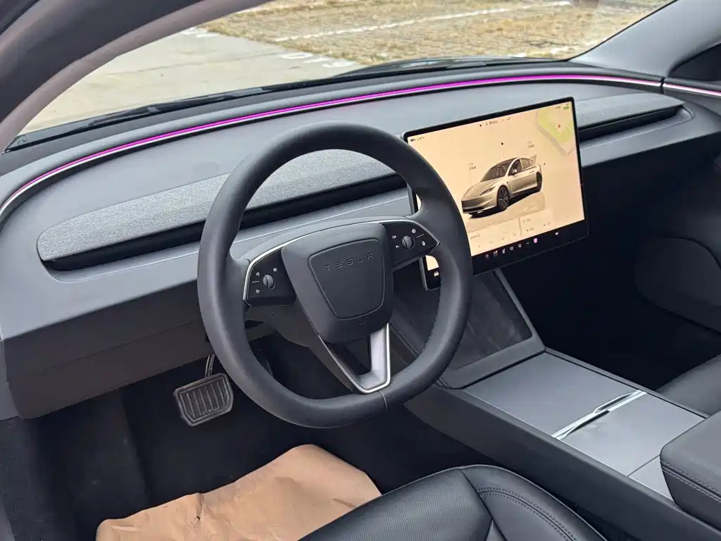Tesla Model 3 — миниатюра 12