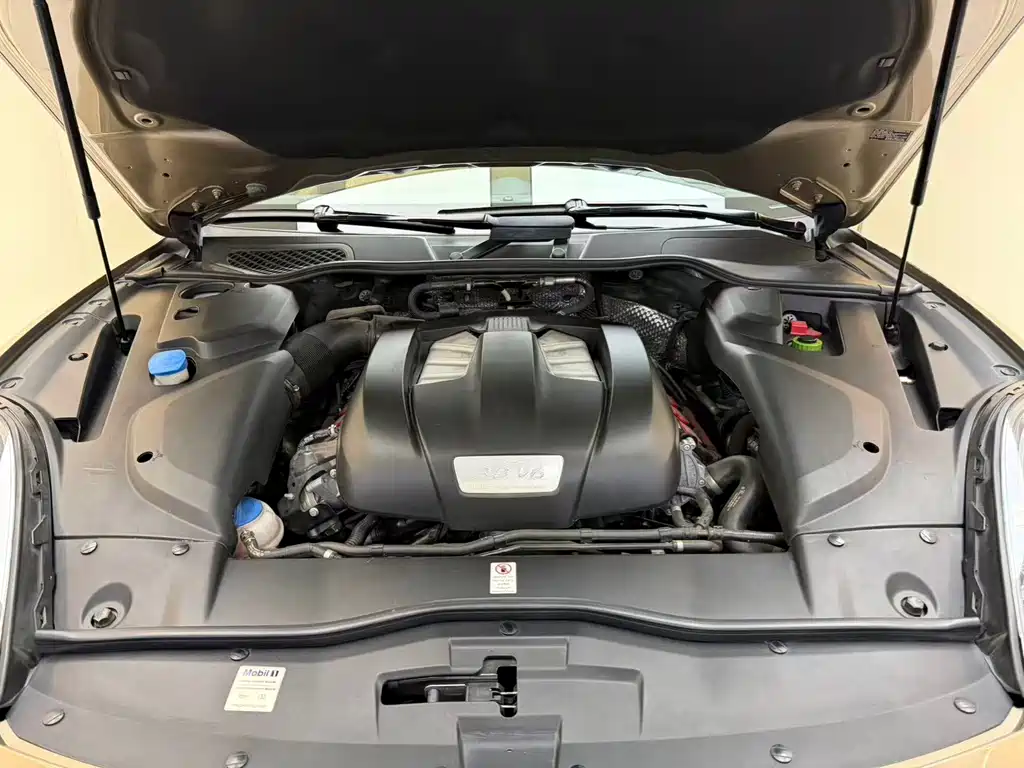 Porsche Cayenne — миниатюра 13