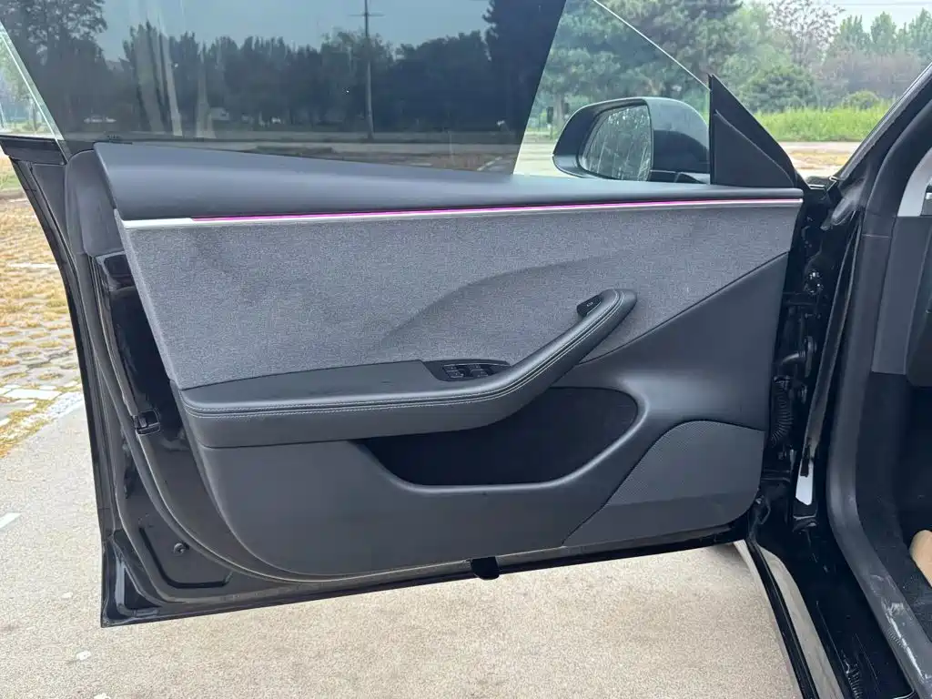 Tesla Model 3 — миниатюра 13