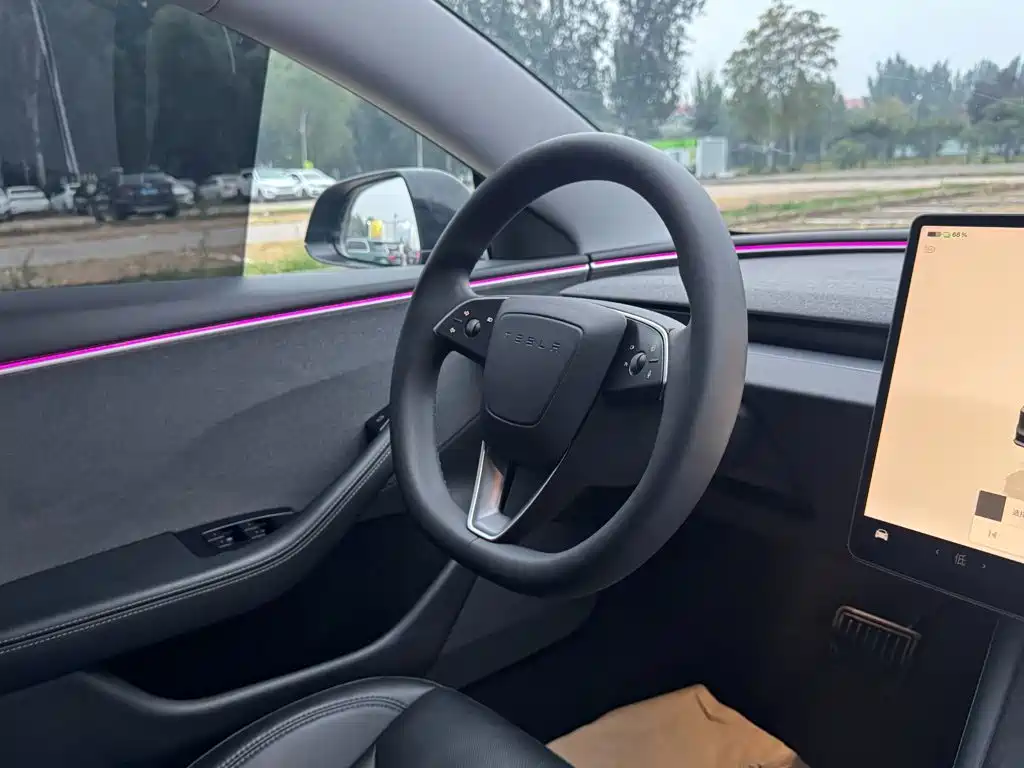 Tesla Model 3 — миниатюра 16