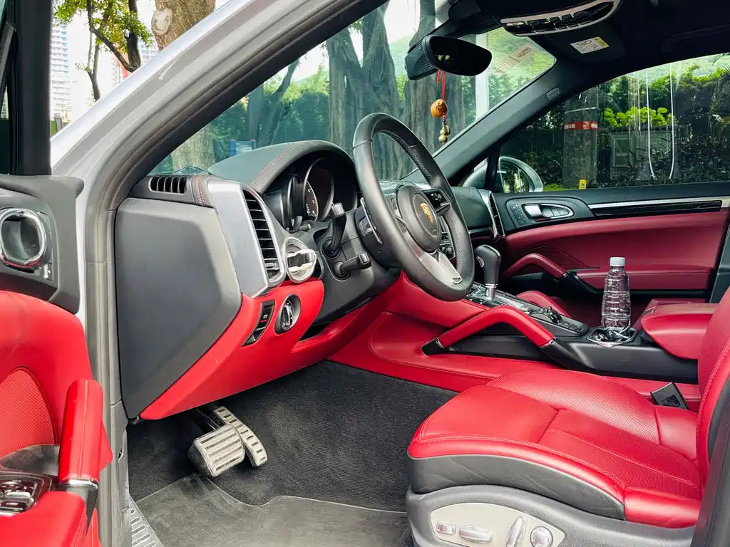 Porsche Cayenne — миниатюра 3