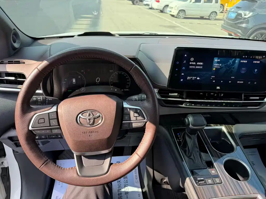 Toyota Granvia — миниатюра 9