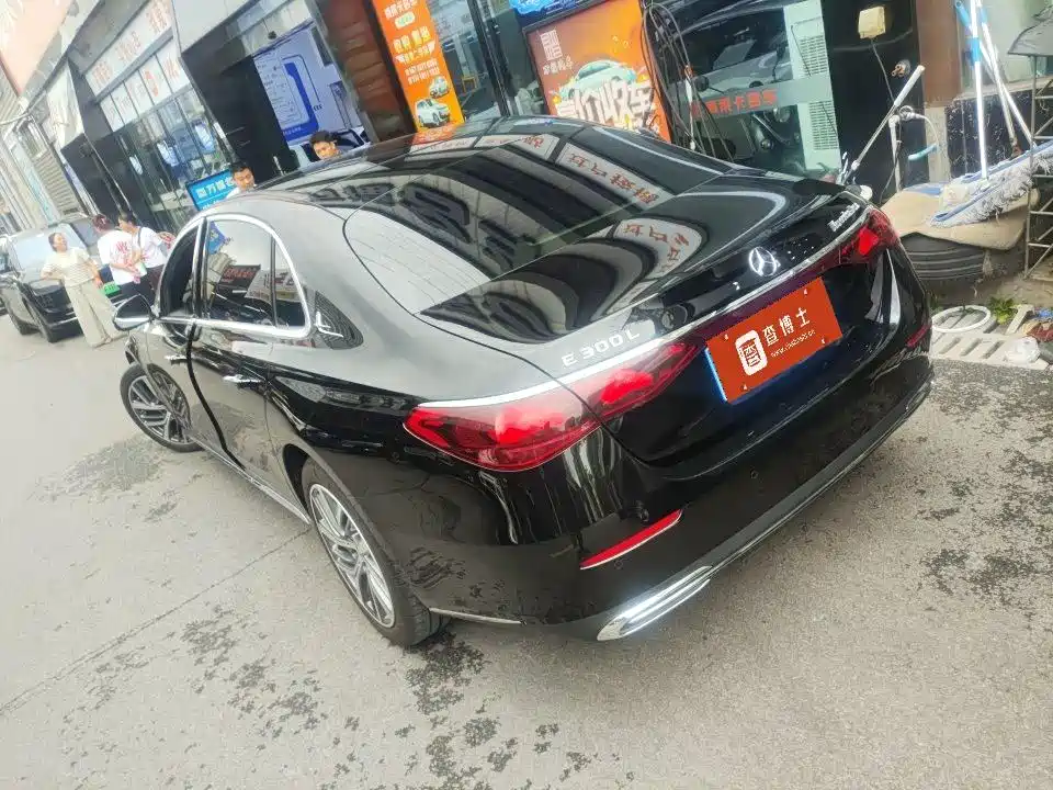 Mercedes-Benz E-Class — миниатюра 8