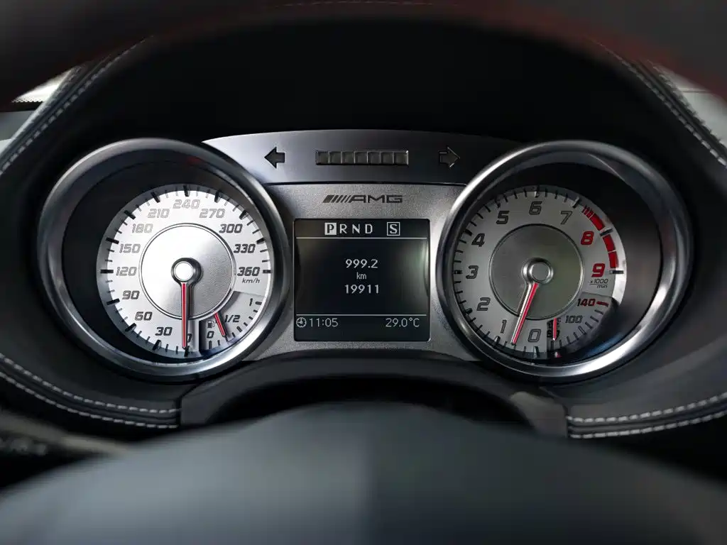 Mercedes-Benz SLS AMG — миниатюра 13