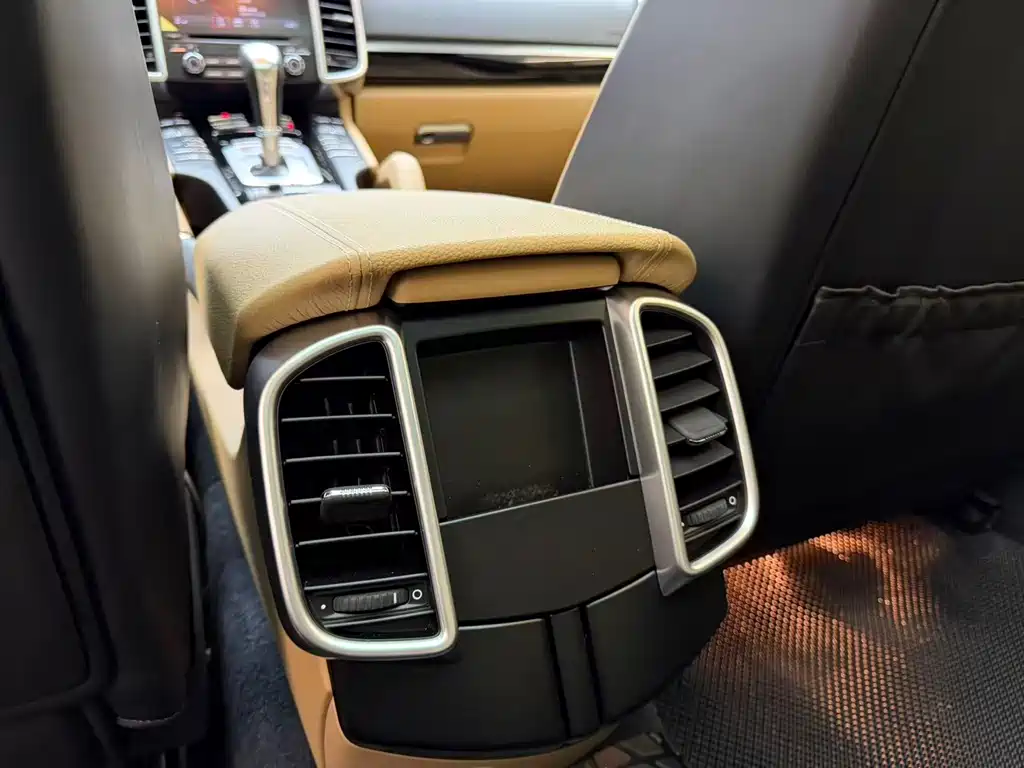 Porsche Cayenne — миниатюра 12