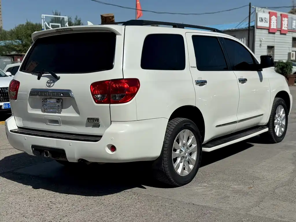 Toyota Sequoia — миниатюра 9