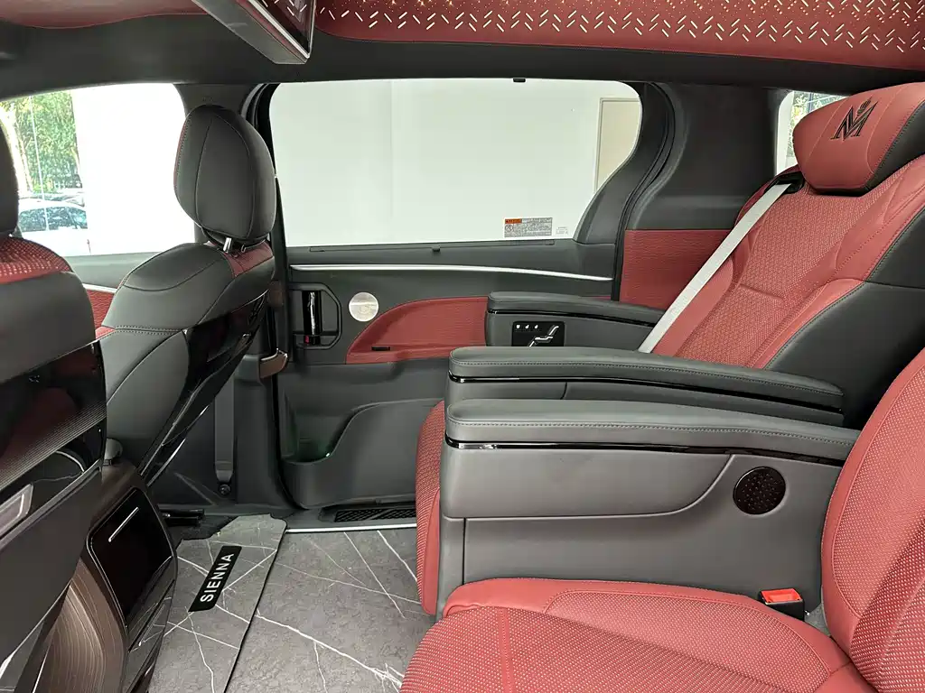 Toyota Sienna — миниатюра 22