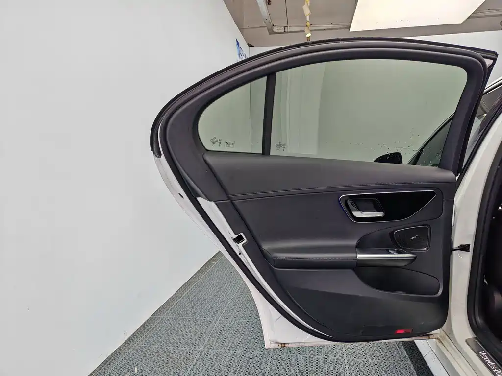 Mercedes-Benz C-Class — миниатюра 14