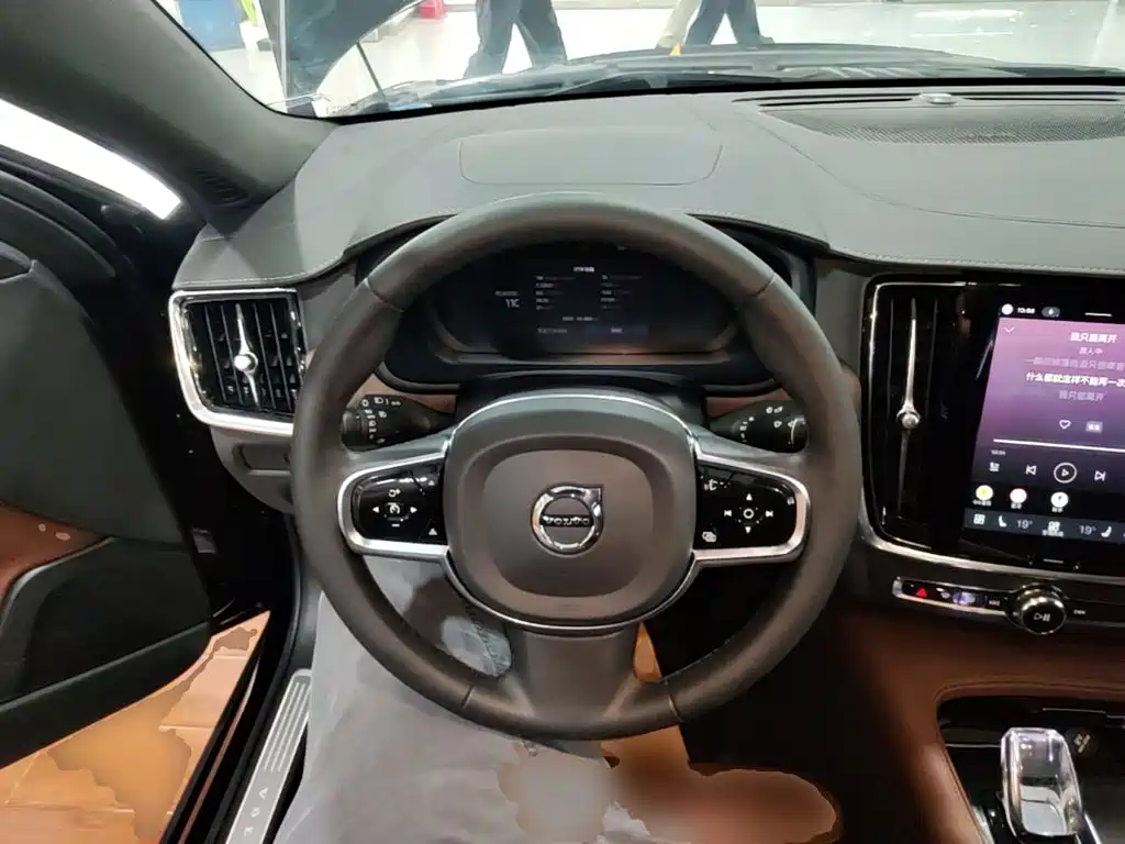 Volvo S90 — миниатюра 11