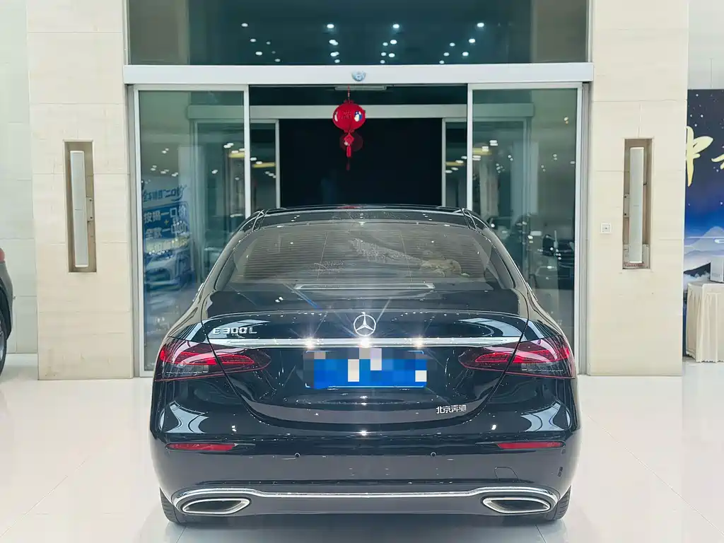 Mercedes-Benz E-Class — миниатюра 7
