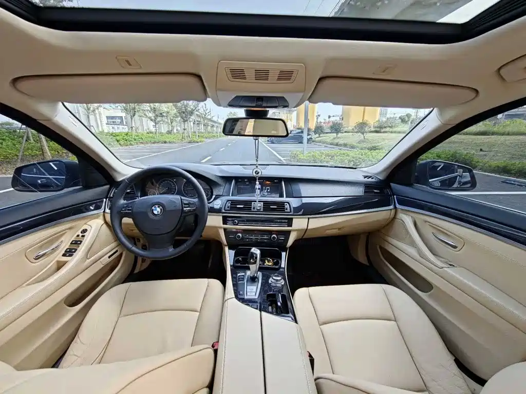 BMW 5 Series — миниатюра 8