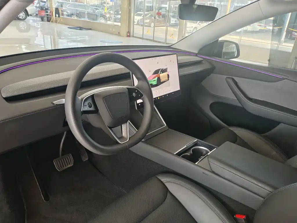 Tesla Model Y — миниатюра 17