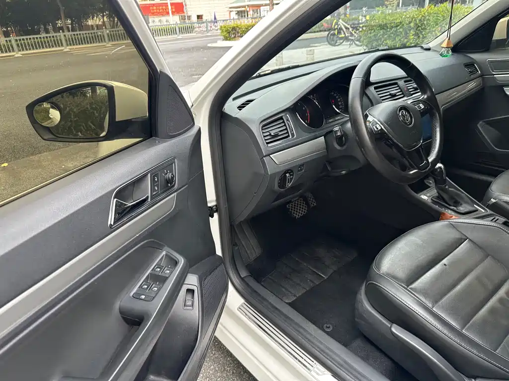 Volkswagen Lavida — миниатюра 8