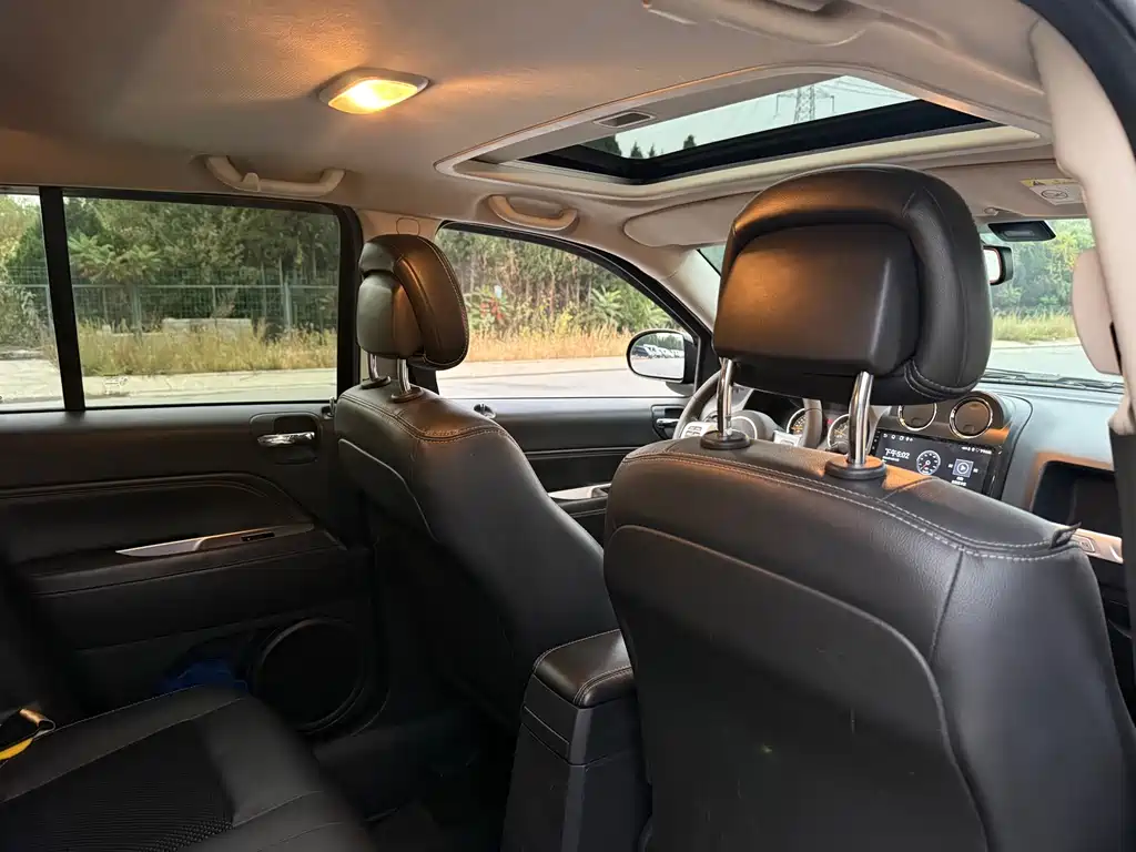 Jeep Compass (Import) — миниатюра 15