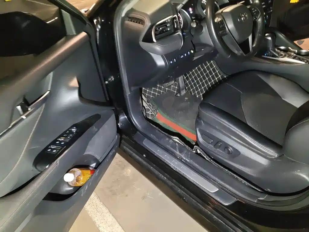 Toyota Camry — миниатюра 14