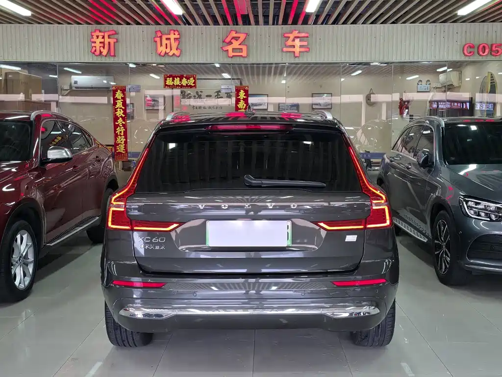Volvo XC60 PHEV — миниатюра 5