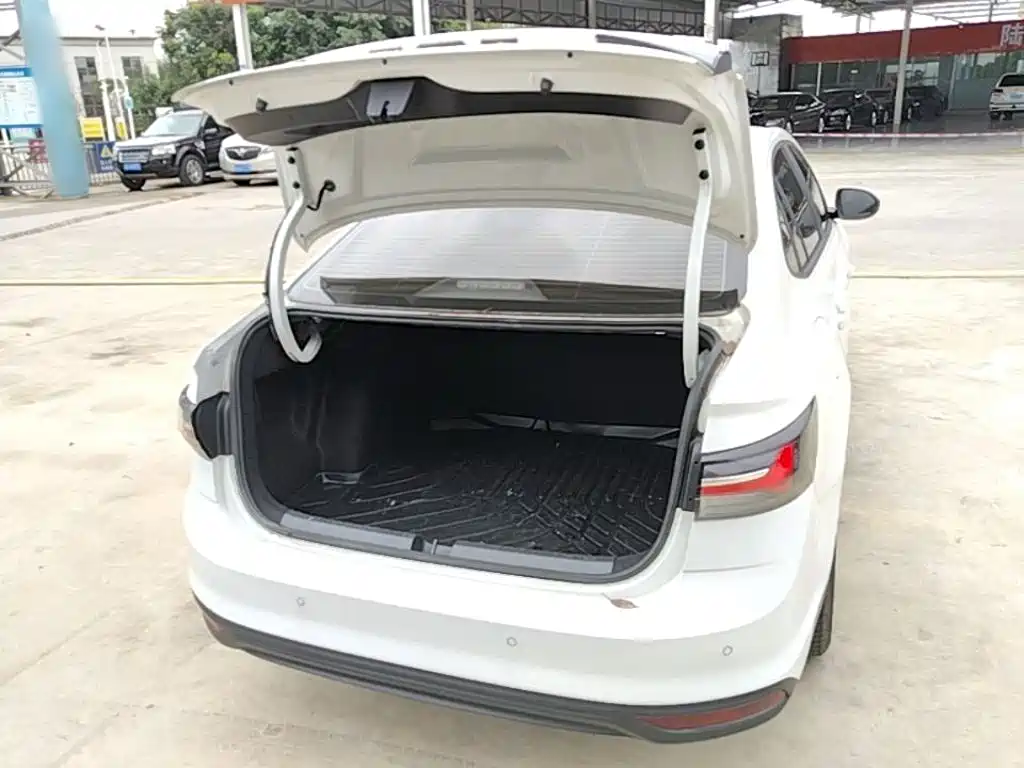 Volkswagen Lavida — миниатюра 19